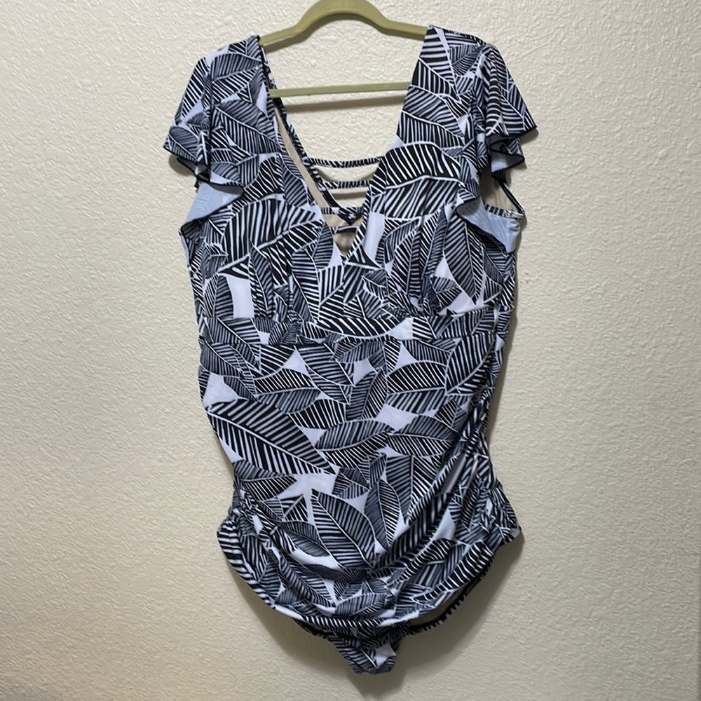 SWIM By Cacique Women’s One Piece Black And White Swimsuit. NWT. Size 28.